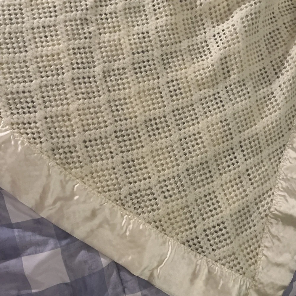 Vtg Yellow Waffle Weave Satin Trim Baby Blanket Triangle Design Crib North Star